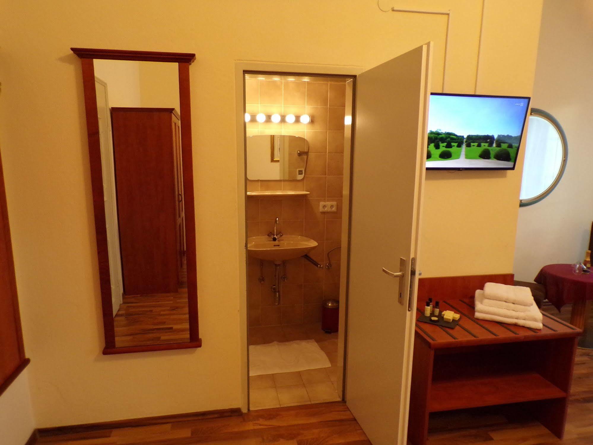 Gaestehaus Residenz Lapeiner เพิร์ทชาค อัม เวิร์ทเทอร์ซี ภายนอก รูปภาพ
